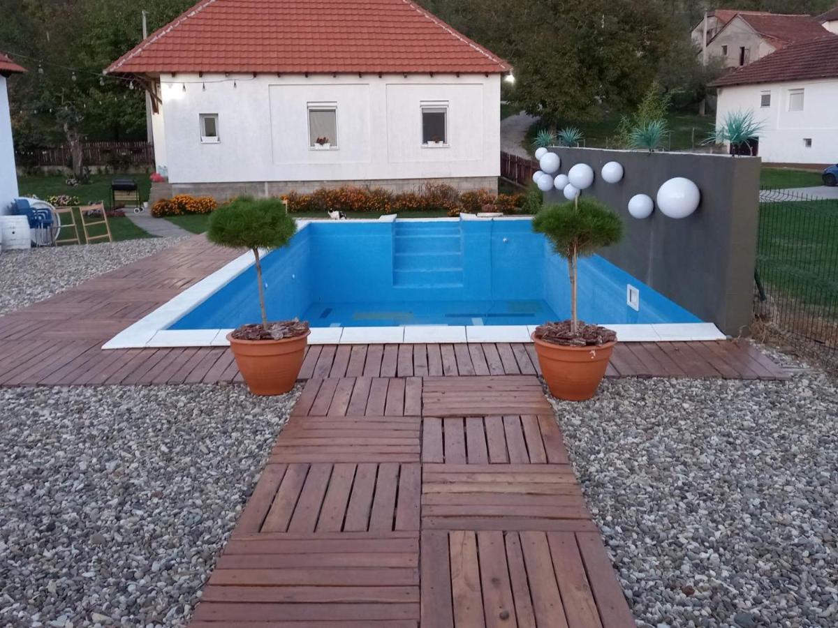 Skriveni Raj Guest House Gornji Milanovac Bagian luar foto
