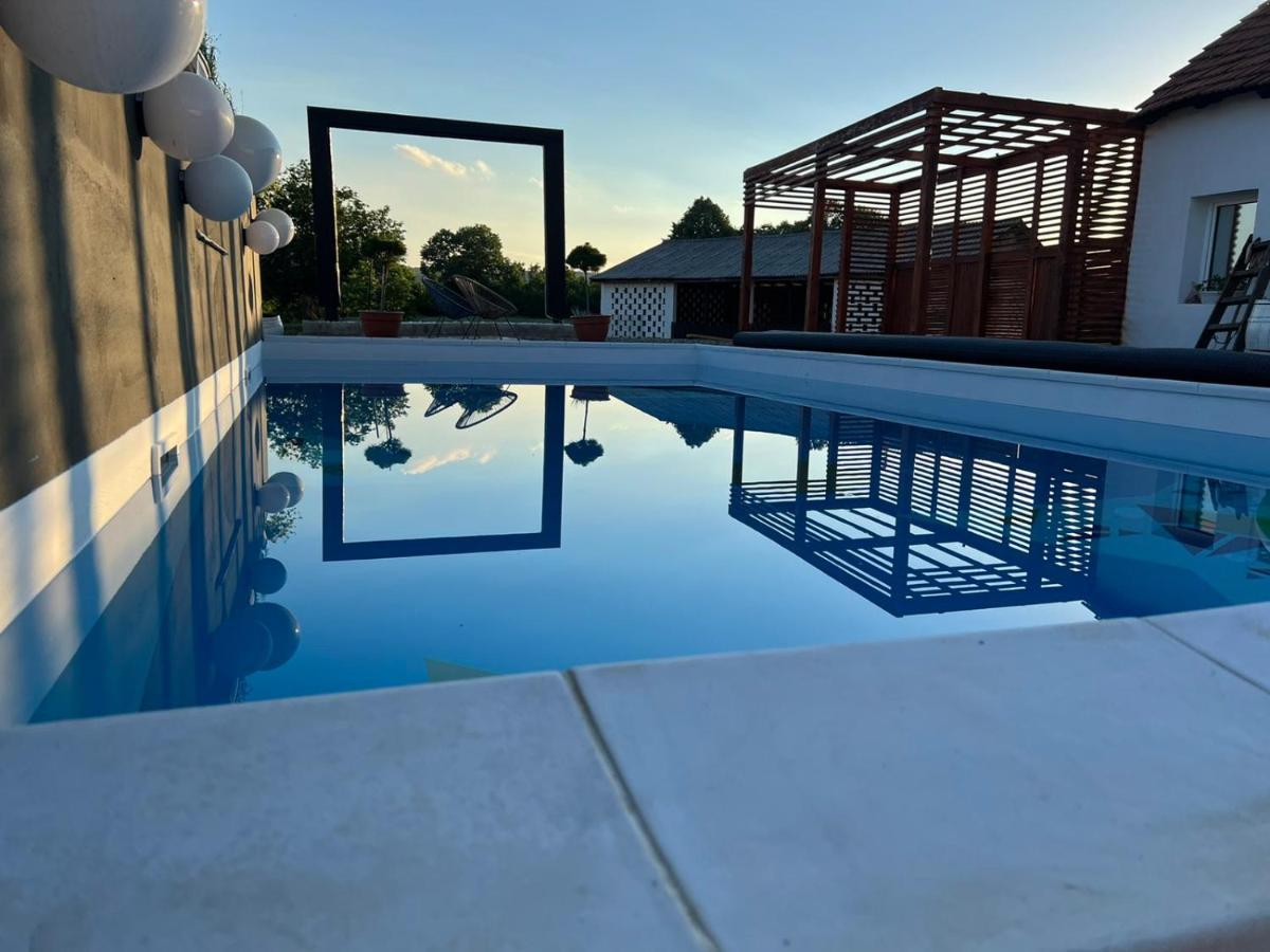 Skriveni Raj Guest House Gornji Milanovac Bagian luar foto
